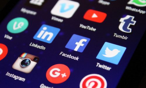 6 Social Media Hacks for 2022